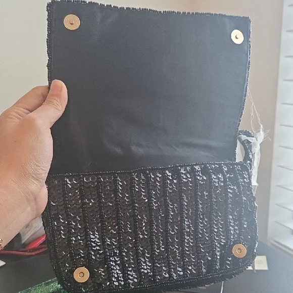 Black Sequin Beaded Clutch Shoulder Bag with Champagne Motif - Picture 12 of 13